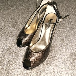 LIKE NEW Snakeskin peep toe heels